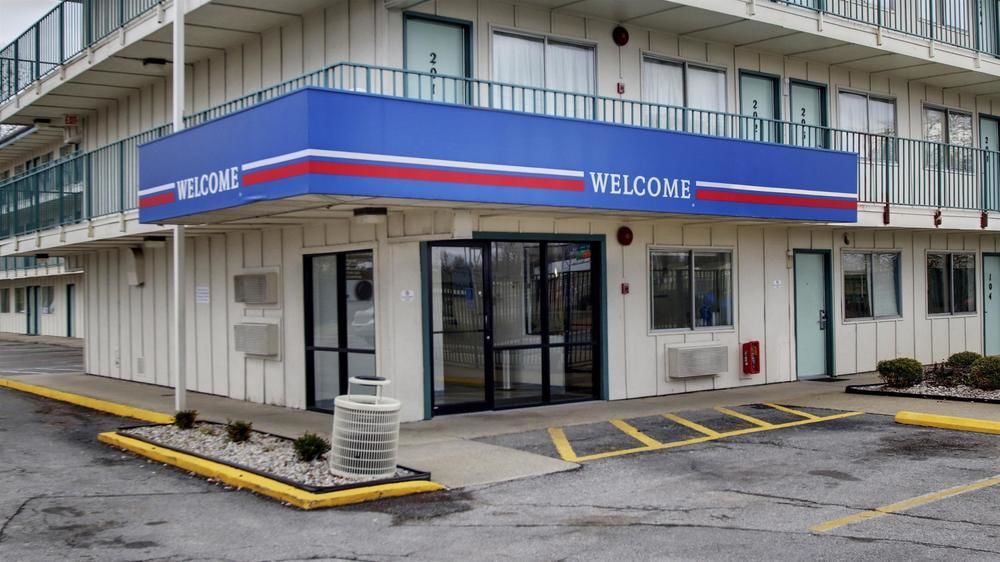 Red Carpet Inn Louisville North -Jeffersonville In Exterior photo